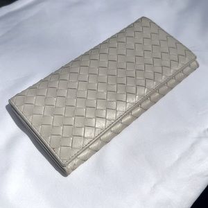 Bottega Veneta Grey Wallet (authentic)